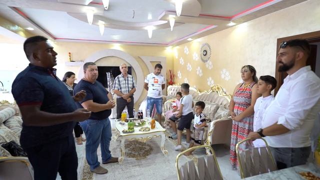 Освещение домът на Вероника и Деси.2022. смотреть онлайн