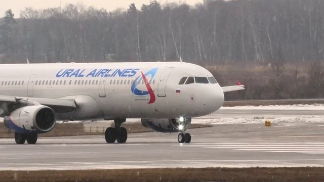 Взлёт за взлётом и рёв двигателей. Десятки их. Съёмка со стартовой позиции. Домодедово. 03.04.2021 смотреть онлайн