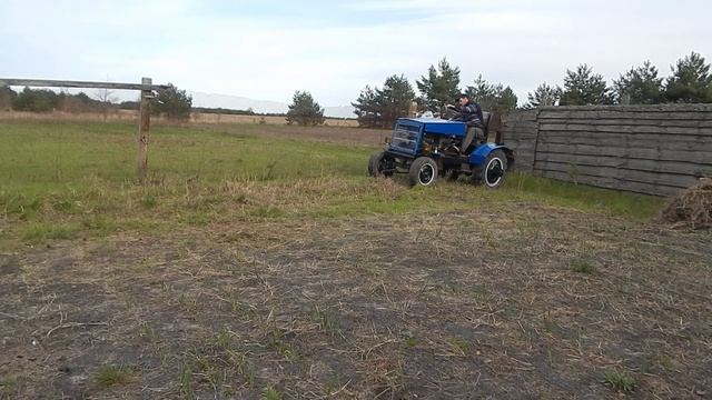 Мини трактор с ГАЗ-51и ВАЗ 2106 испытания с плужком. смотреть онлайн