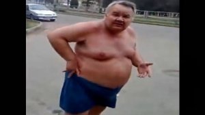 Пьяный мужик упал