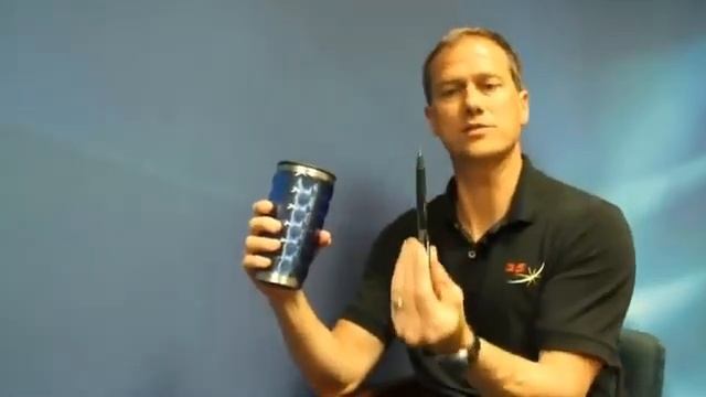 Astronaut forgot about the existence of gravity. Космонавт забыл о существовании гравитации. смотреть онлайн