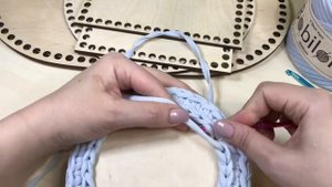 Как обвязать деревянное дно корзинки трикотажной пряжей