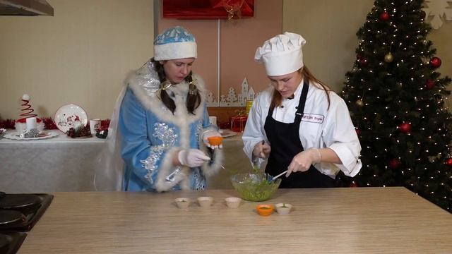 Зеленый капкейк с начинкой... сюрприз! | выпуск #5 смотреть онлайн