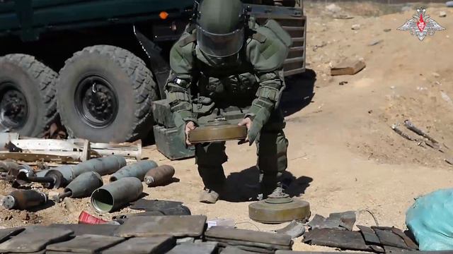 Работа сапёров сводного отряда разминирования инженерных войск ВС РФ