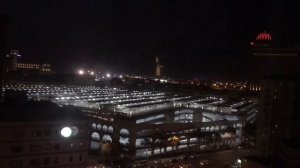 Дубай мол Эмирейтс крупный торговый центр , 2й после основного Дубай мола. Машиной на любой этаж
