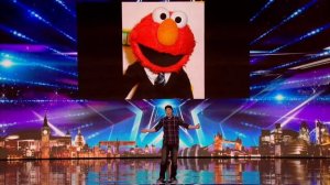 парень отлично поёт с разными голосами