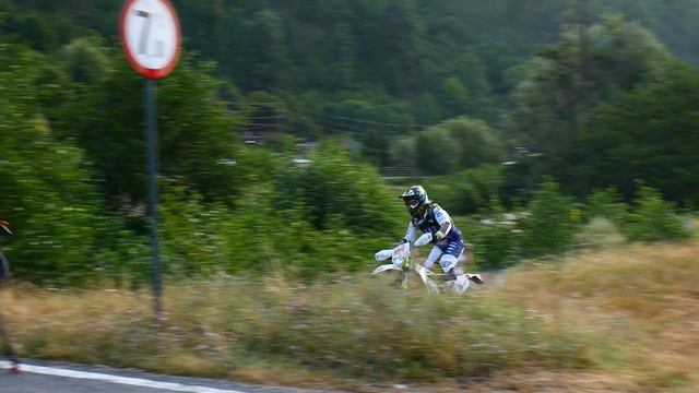 AM PLECAT DE ACASA! M-AM MUTAT LA CORT! RED BULL ROMANIACS 2019 смотреть онлайн