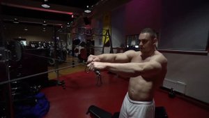 Махи на задние дельты через блоки кроссовера