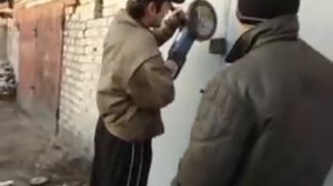 Срезал болгаркой замок гаража