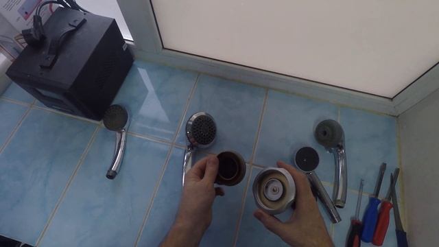 Как разобрать и прочистить лейку для душа.