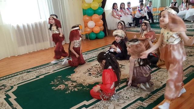 Хатуба ? индийский танец в старшей группе выпускной д/с 31 2017г Насрутдинова Амина смотреть онлайн