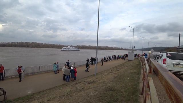 Вятские Поляны прибытие теплохода "Василий Чапаев"