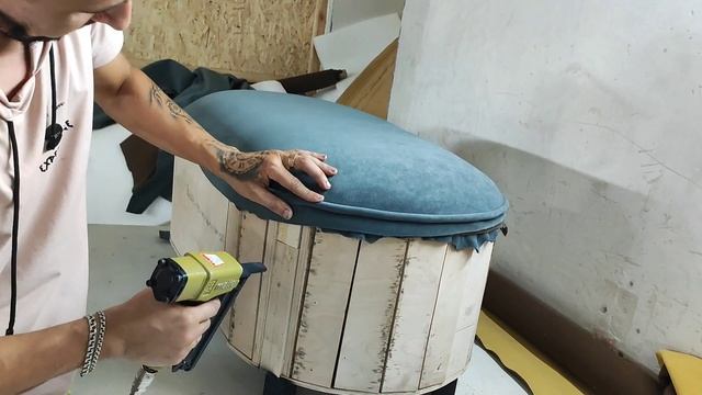 Подробно о сегментной стяжке. Обивка диванчика. Подробно о обивке смотреть онлайн