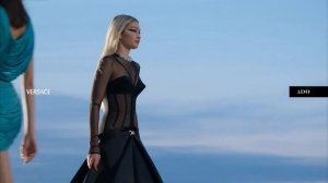 Gigi Hadid - FW23 - Runway Collection