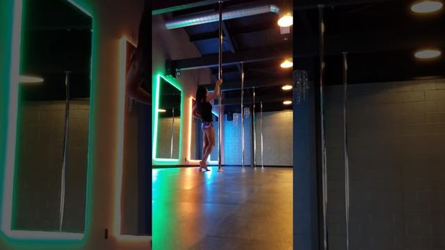 Free Dance Spinny смотреть онлайн