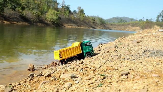 Авария грузовичков и их спасение смотреть онлайн