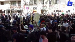 Во Франции прошли акции протеста против кандидатов в президенты