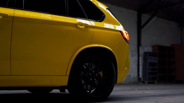 BMW X5M Wrap Reveal (4K) смотреть онлайн