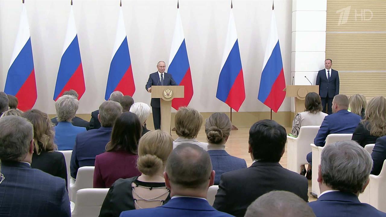 Владимир Путин встретился с членами ЦИК и руководителями региональных избиркомов
