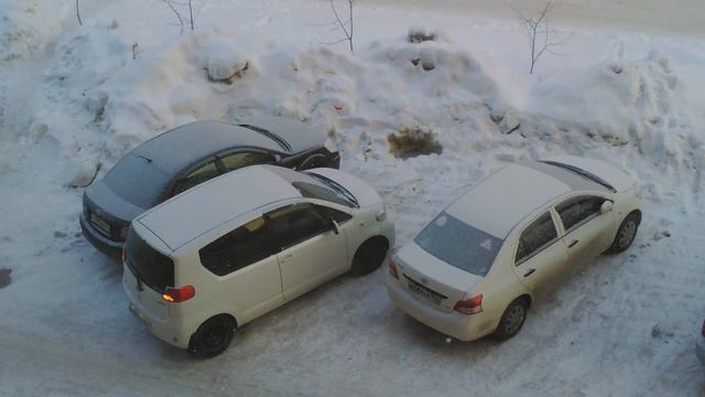 Курица выезжает с парковки смотреть онлайн