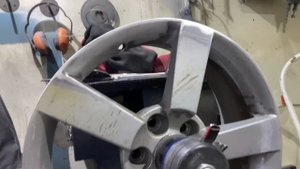 Ремонт литого диска правка восьмерки