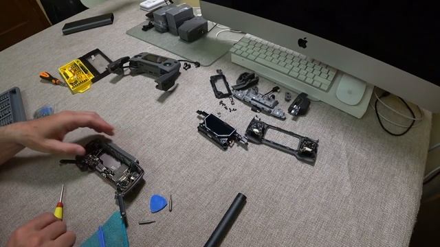 Как правильно разобрать пульт от Mavic 2 и не повредить элементы управления. смотреть онлайн