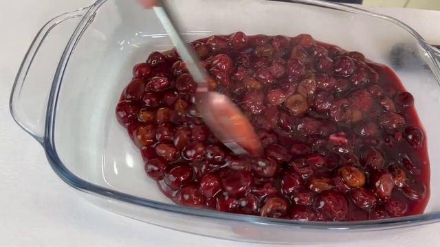 Вишневый коблер - ВСЕ СМЕШАЛ ЛОЖКОЙ И В ДУХОВКУ, без раскатки теста! ОБАЛДЕННЫЙ вишневый пирог