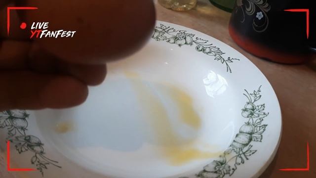 Проверяю лайфхак. Как отделить желток от белка. смотреть онлайн