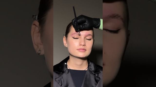 А вы любите молчать на бьюти процедурах?? пишите в комментариях ✅ #брови #бровист #макияж смотреть онлайн