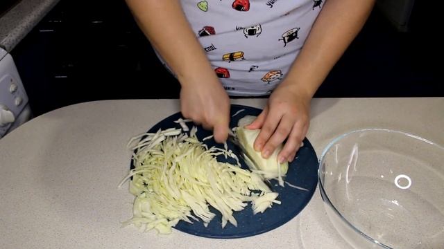 Пирожки с капустой, с ветчиной и сыром.