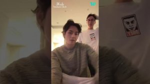 ? [ОЗВУЧКА JKub] Трансляция Тэхёна Джей-Хоупа дома у Чонгука  BTS WEVERSE~LIVE 08.04.2023