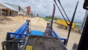 Выехали на уборку ОВСА - Леха рвёт стремянки. У Николаича день не задался с утра. За Русь !