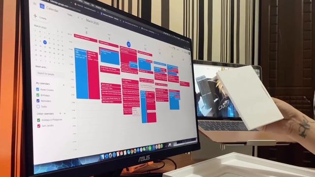 UNBOXING of Silver MacBook Pro 13inch 2019 смотреть онлайн