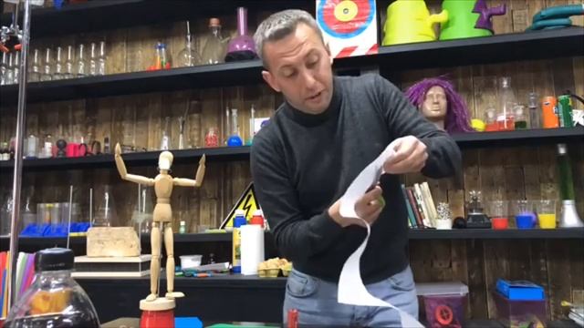 ПОЧЕМУ ТЕПЛЫЙ ВОЗДУХ ПОДНИМАЕТСЯ ВВЕРХ - Веселые эксперименты дома с Андреем Бортовым #21 смотреть онлайн