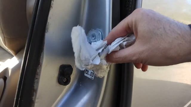 Как правильно смазать замки дверей автомобиля смотреть онлайн