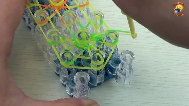 Как сплести браслет звёздочка из резинок на станке