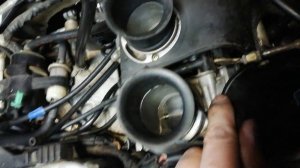 Замена тросика газа на Yamaha R1 Ч 1