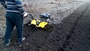 Первая вспашка новым мотоблоком
