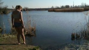 Купание на озере Торфянка. Лосиный Остров. Москва. 24 апреля 2019