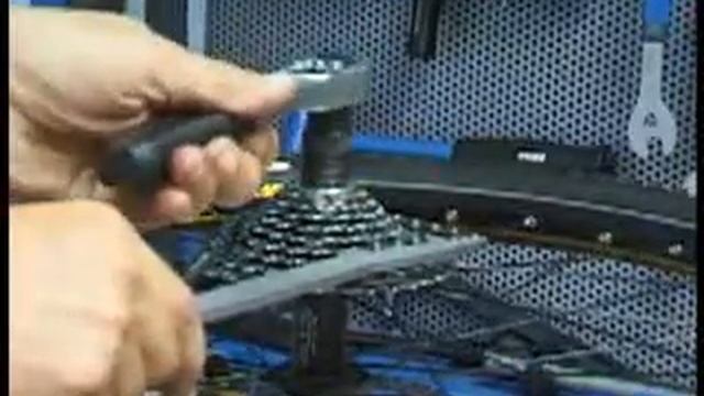 Инструменты для обслуживания велосипедов (англ. язык) смотреть онлайн