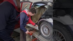 Замена заднего крыла на BMW.