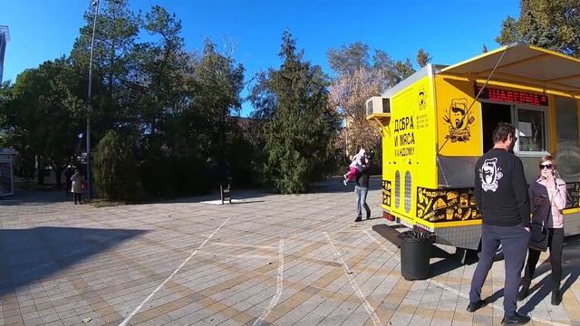 АНАПА. ДЕНЬ НАРОДНОГО ЕДИНСТВА. ФУДТРАКИ В АНАПЕ. КАК ОДЕТЫ ЛЮДИ В НОЯБРЕ? смотреть онлайн