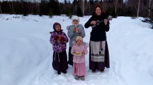 "Ой, блины, блины, блины, да вы блиночки мои" (русская народная песня на укулеле)