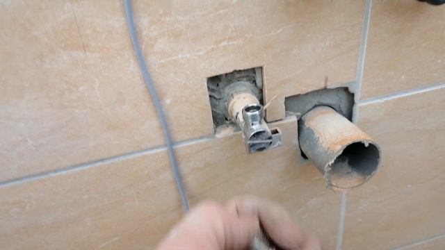 Установка электронного писсуара фирмы Roca. смотреть онлайн