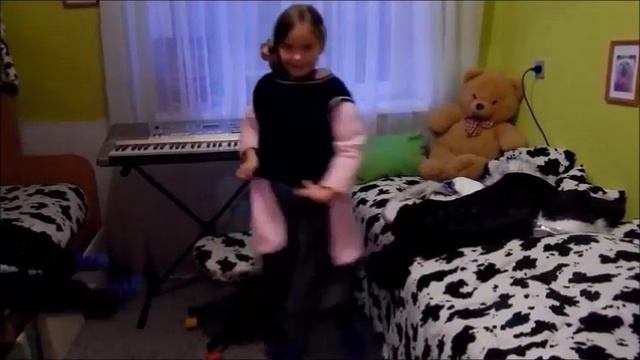 ВЫЗОВ ПРИНЯТ! Убрать комнату за 5 минут.Одеть 15 предметов одежды.Посчитать оценки в дневнике. смотреть онлайн