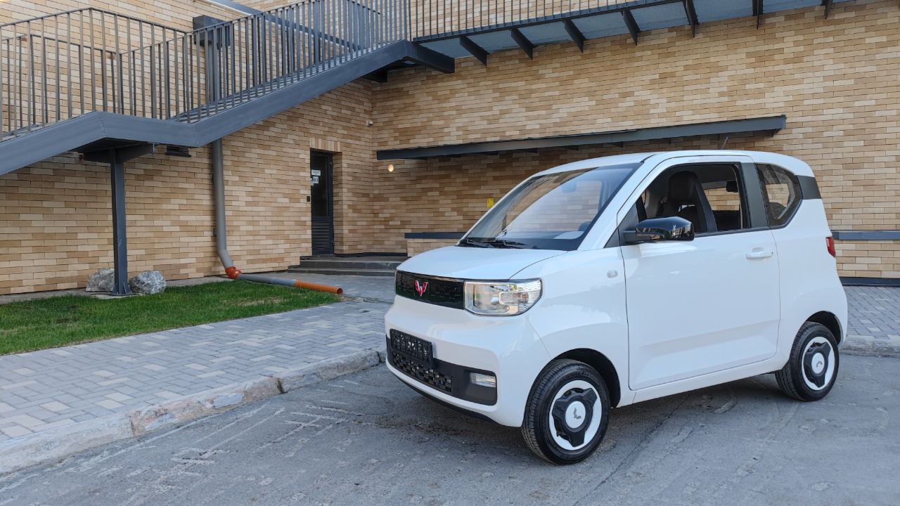 Электромобиль Hongguang Mini ev