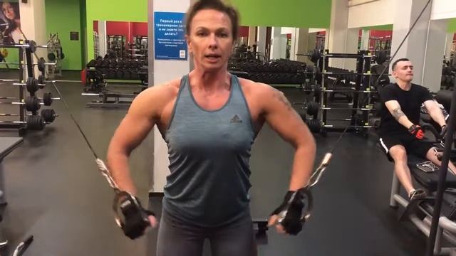 Сведение с двух сторон в кроссовере, на мышцы груди смотреть онлайн