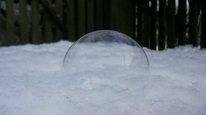 Как ведут себя МЫЛЬНЫЕ ПУЗЫРИ НА МОРОЗЕ?