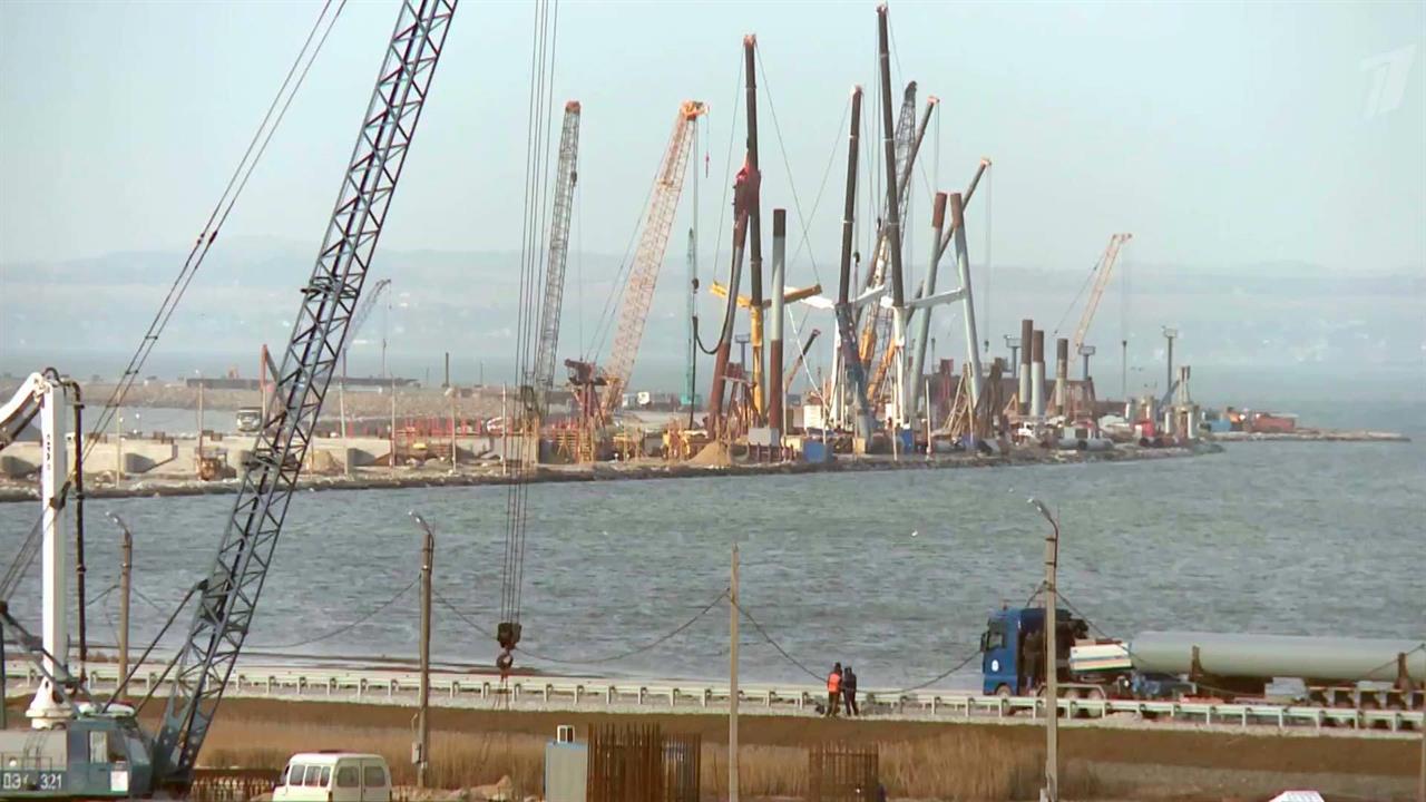 Строители моста через Керченский пролив закончили сооружать двухсотую опору переправы
