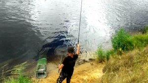 Летняя рыбалка с фидером на реке Березина. Ловля подуста фидером на реке.